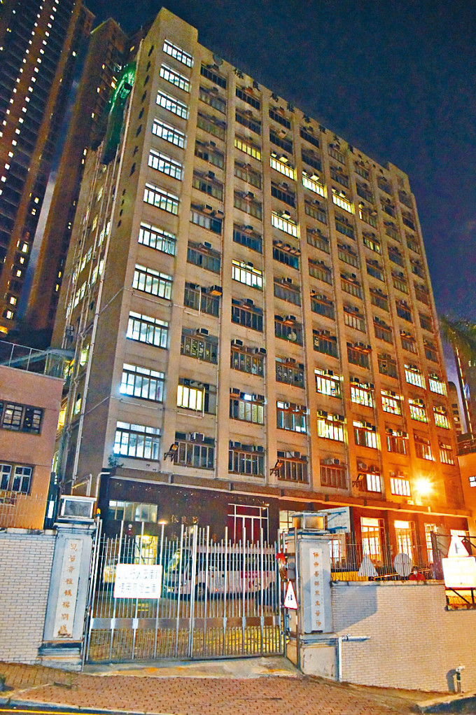 兩名職員涉嫌虐待七名幼兒的事件，均在銅鑼灣莊啟程大廈保良局嬰兒組發生。