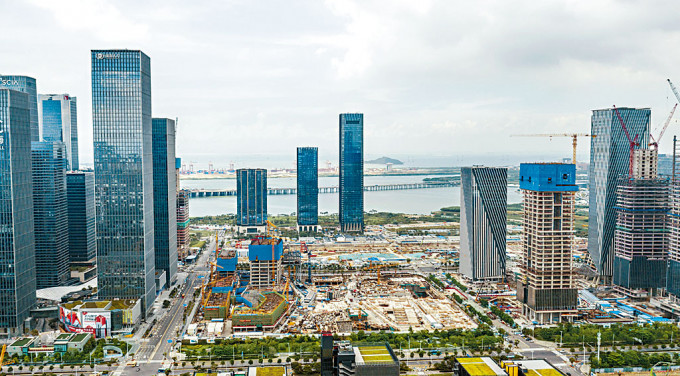 ■中央上周公布《前海方案》，指明扩大的前海合作区将会建设成粤港合作新平台。