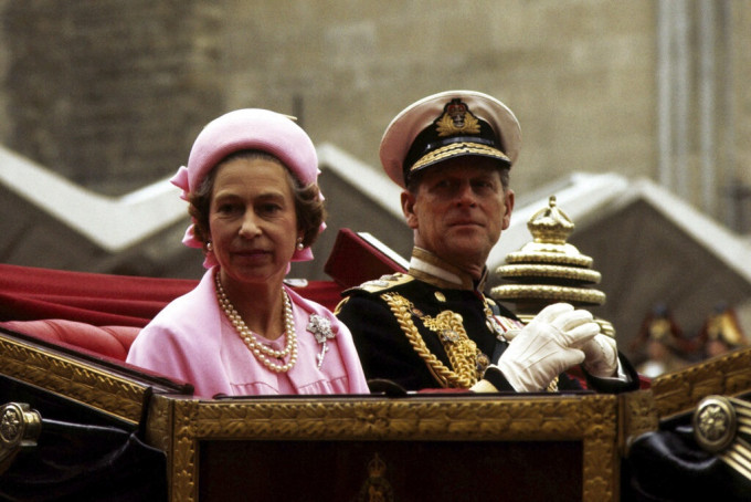 菲臘親王與英女皇伊利沙伯二世相廝相守73年。AP資料圖片