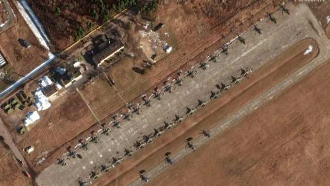 卫星影像显示靠近乌克兰边境的多处近来部署直升机。REUTERS