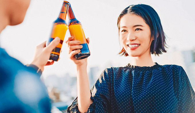 「清酒万岁」比赛官网表示，日本酒类市场正在萎缩，人口老化及出生率下降是主因。