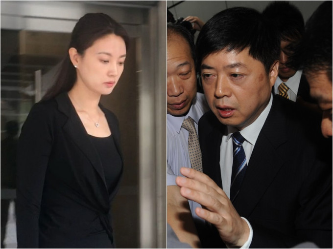 刘希泳(右)死亡案开审，遗孀央视著名主持人刘芳菲也到庭旁听，高举亡夫遗像伸冤(左)。资料图片