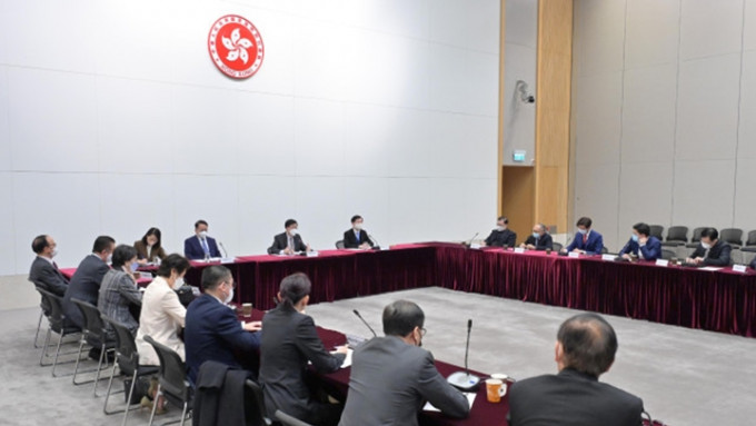 特首李家超昨（27日）举行座谈会，与约30位港区人大代表会面。