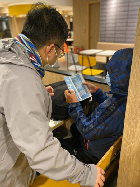 麥當勞早前暫停晚市堂食，無家者協會一度總動員出發各區，為露宿者應急。受訪者提供