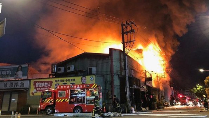 台湾桃园中坜发生大火。