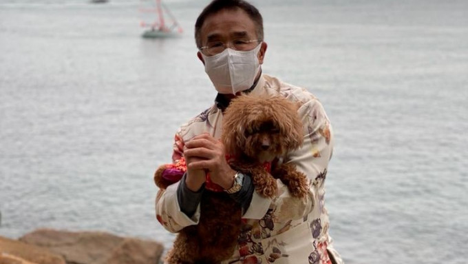 田北辰带同狗只「行个小运」。fb图片