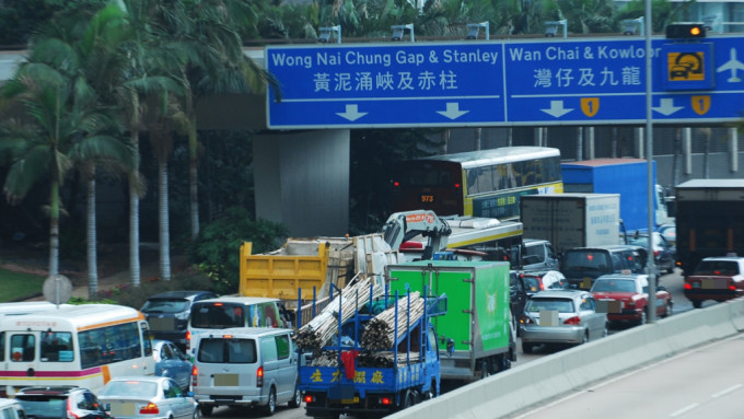 香港仔隧道12月24日凌晨五時實施易通行。資料圖片