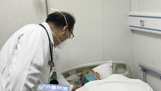 山东百岁老人感染新冠昏迷，中西医治疗一周顺利出院。