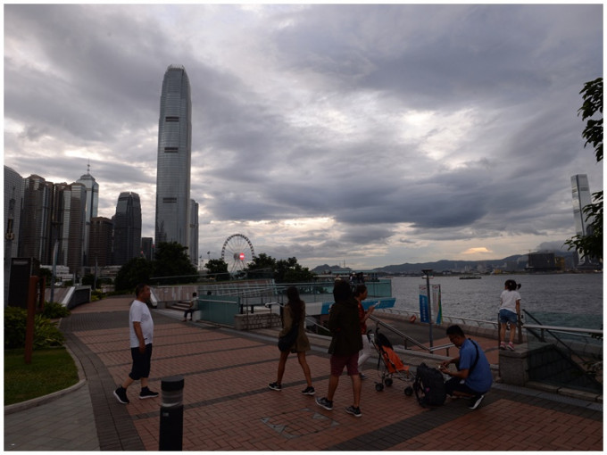 天文台指7月天氣異常炎熱及多雲。資料圖片