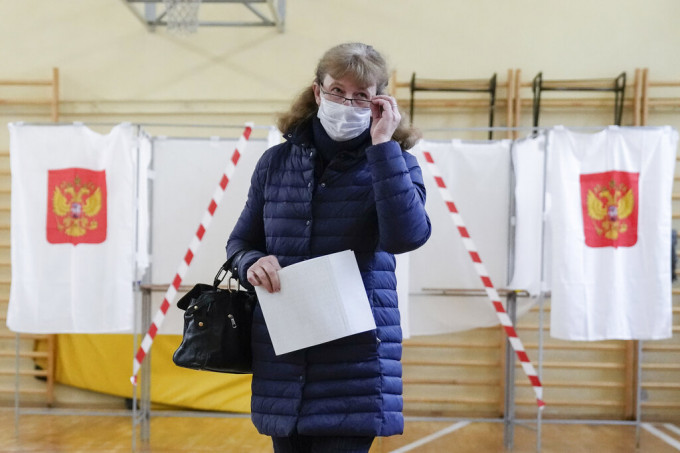 截至目前已开出逾60%选票，统一俄罗斯党得票率暂时为48%。美联社图片