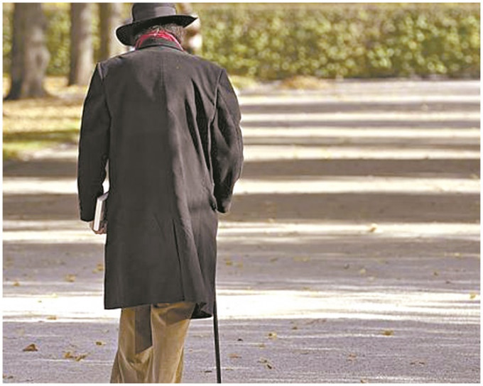 专家认为，老人经济渐趋艰困，是高龄犯罪人数增加的原因。网图