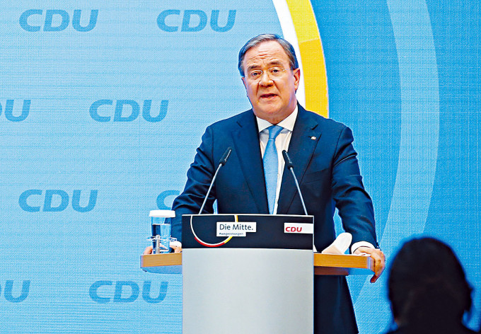 德国基民盟主席拉舍特周二在党总部发言。