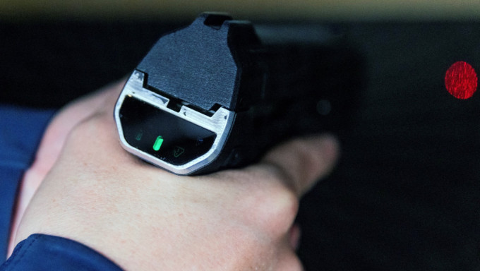 美國槍枝製造商Biofire Tech研發出具有人臉辨識功能的手槍，希望藉此提高用槍安全性。 路透社