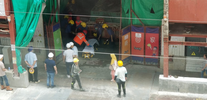 男工人意外失足跌落電梯槽亡。 讀者陳先生提供