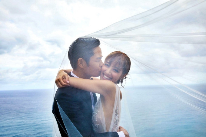 鄭嘉穎與陳凱琳今日峇里舉行婚禮。