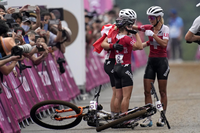 瑞士三位女车手于山地单车决赛，成功包办头三位。AP