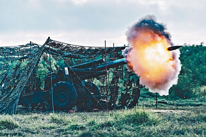 台灣在八月一次軍演中發射美製榴彈炮。