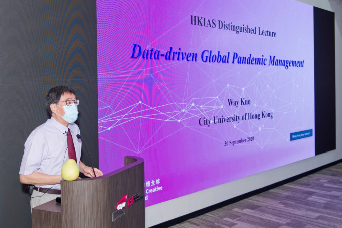 香港城市大學校長郭位發表以「數據驅動危機管理」為題的專題講座。