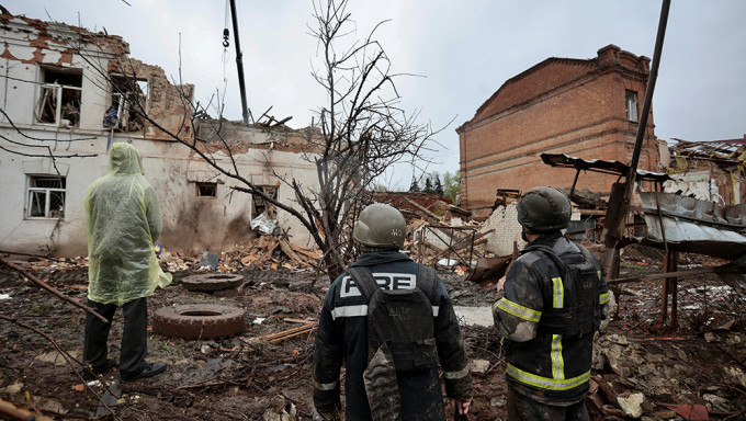 乌克兰一座博物馆被俄罗斯导弹轰炸，酿2死10伤，死者为两名妇女。AP