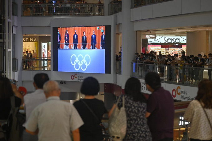 市民兴奋迎接奥运开幕。