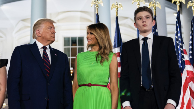 2020年巴伦与父母在白宫出席活动。 美联社
