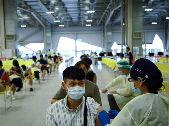 台湾周二有逾11万民众接种高端疫苗。路透社资料图片