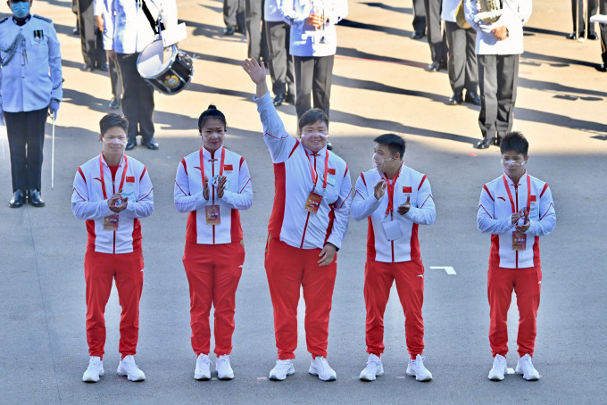 内地运动员（左起）苏炳添、刘诗颖、巩立姣、谌利军和李发彬。政府新闻处图片