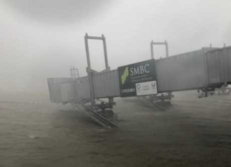 關西機場因颱風水浸。網上圖片