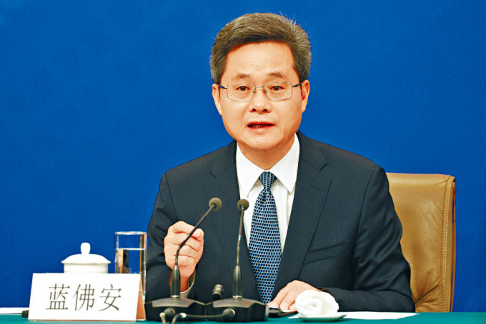 财政部长蓝佛安表示，党政机关过紧日子，是中央的明确要求。