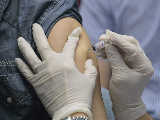 當局表示會視乎需要容許緊急使用任何經證明安全及有效的疫苗。資料圖片