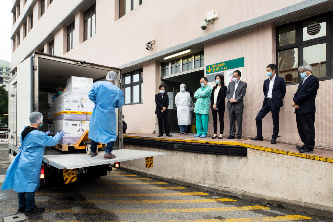 约10万剂「复必泰」疫苗运抵澳门。澳门特别行政区政府新闻局FB图片