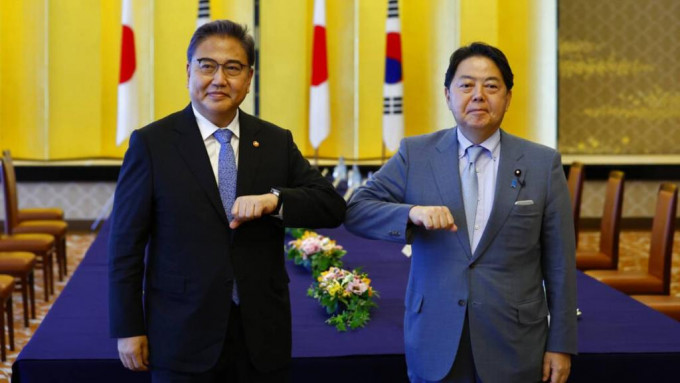 南韓外長朴振（左）及日本外相林芳正（右）於東京會談。AP