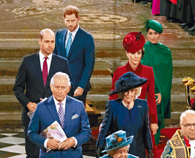 查理斯夫妇与威廉、哈里夫妇二○二○年在伦敦西敏寺出席英联邦日庆典。