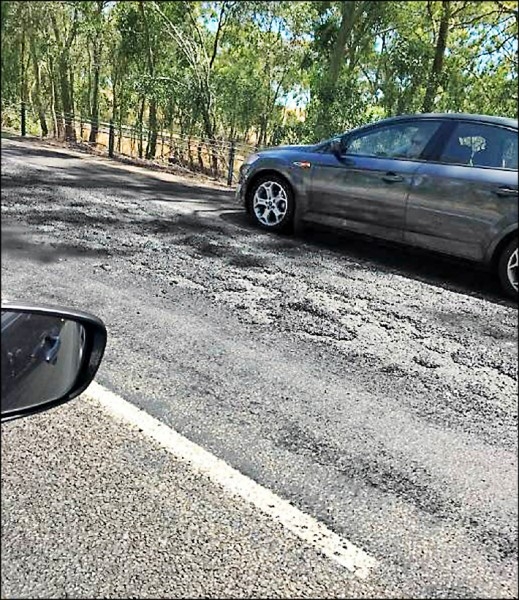 澳洲东岸南部的维多利亚州热到沥青路面融化，（互联网图片）