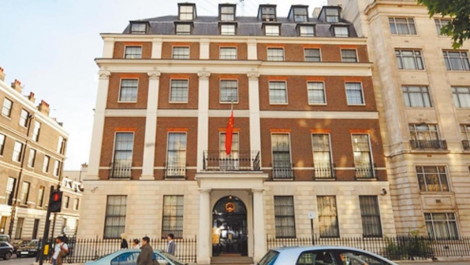 中驻英使馆批评《金融时报》的报道是一派胡言。