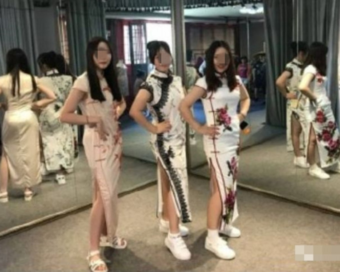 文章配上女学生身穿高衩中国旗袍的照片。网图
