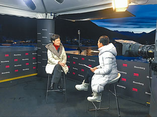 林郑出席瑞士世界经济论坛年会时，接受彭博电视访问，反驳外界指控。
