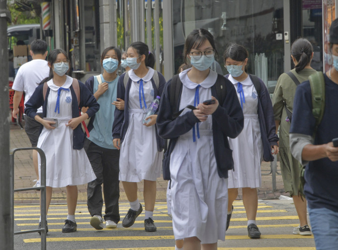 教联会及教协促请政府宣布全港学校暂停面授课堂。资料图片