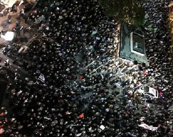 特拉維夫再有過萬人上街遊行（網上圖片）