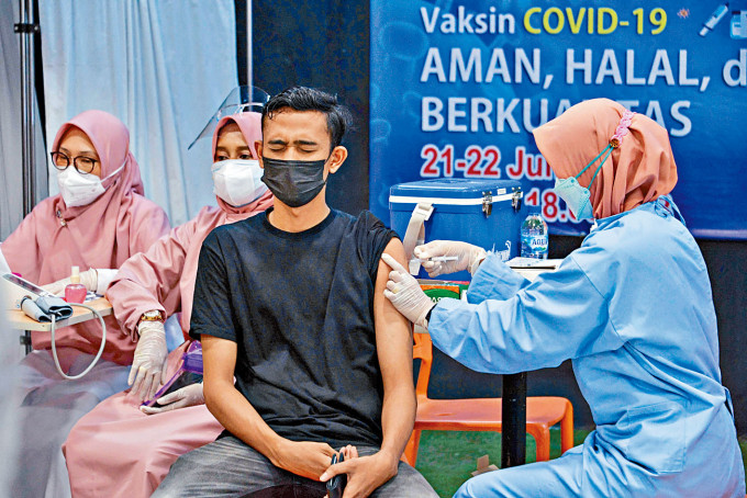 印尼民眾接種科興疫苗。