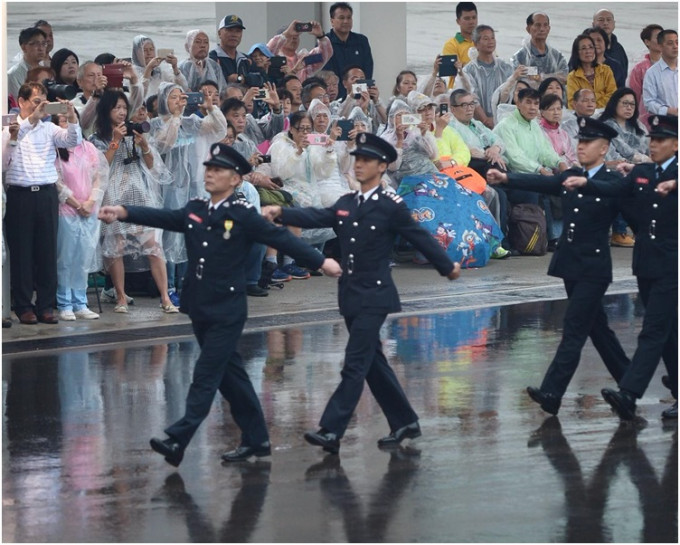 消防處成立150周年進行會操。