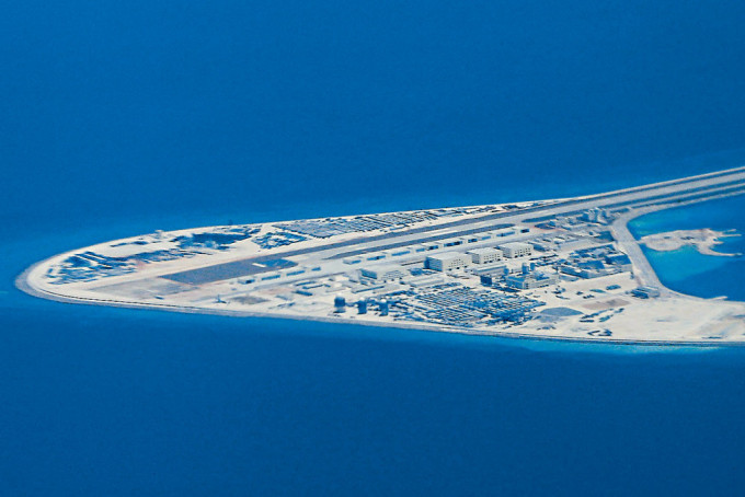中国近年在南海礁岛加大建设。图为南沙渚碧礁。AP资料图片