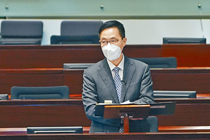 楊潤雄預告下周將向立法會提交報告，交代過去一年涉及教師專業操守投訴。