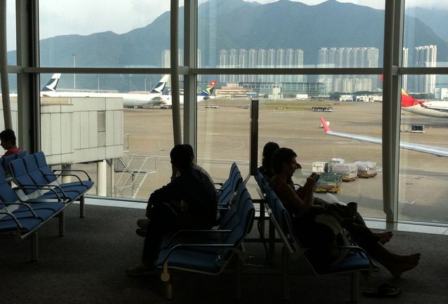 国泰提醒乘客前往机场前，宜先行浏覧国泰航空 的网站及使用自助订位管理服务更新联络资料。