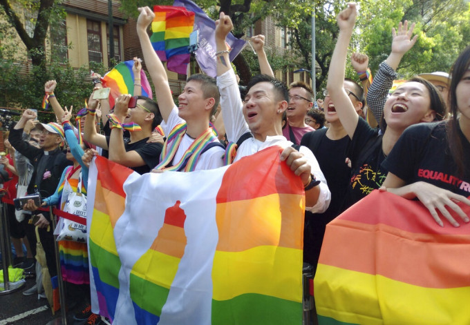 台灣立法院三讀通過同婚專法24日實施。AP圖片