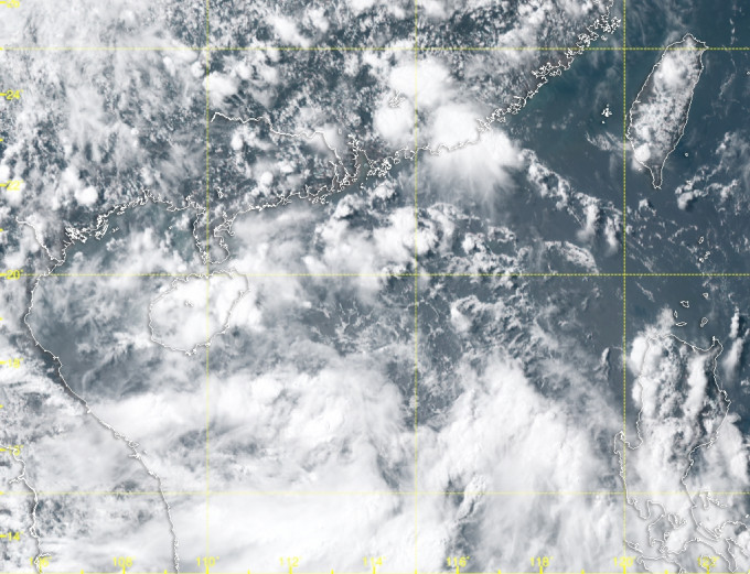 熱帶低氣壓相關的驟雨正影響廣東沿岸。天文台