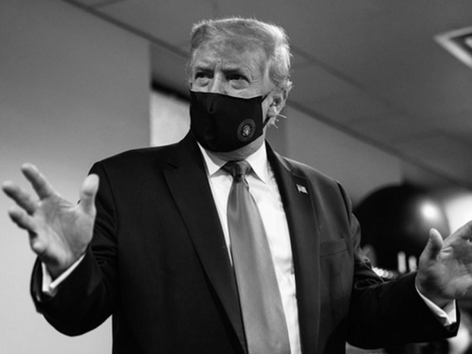 特朗普在Twitter上载戴口罩照片。