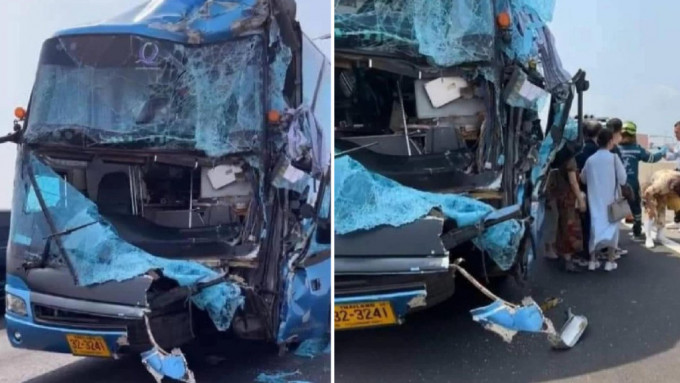 泰国一辆载有中国旅客的旅游巴发生意外，车头严重损毁。