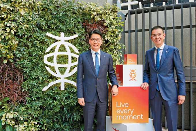 李民桥（右）、李民斌（左）两兄弟自2019年接任父亲李国宝掌管该行，联合担任东亚行政总裁。
