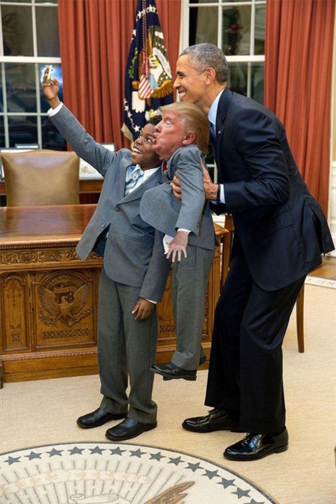 奥巴马抱起特朗普。